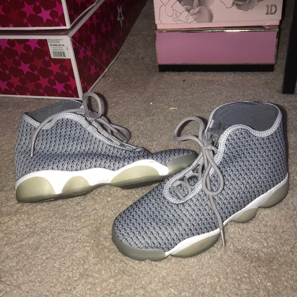 BOYS JORDANS SNEAKERS